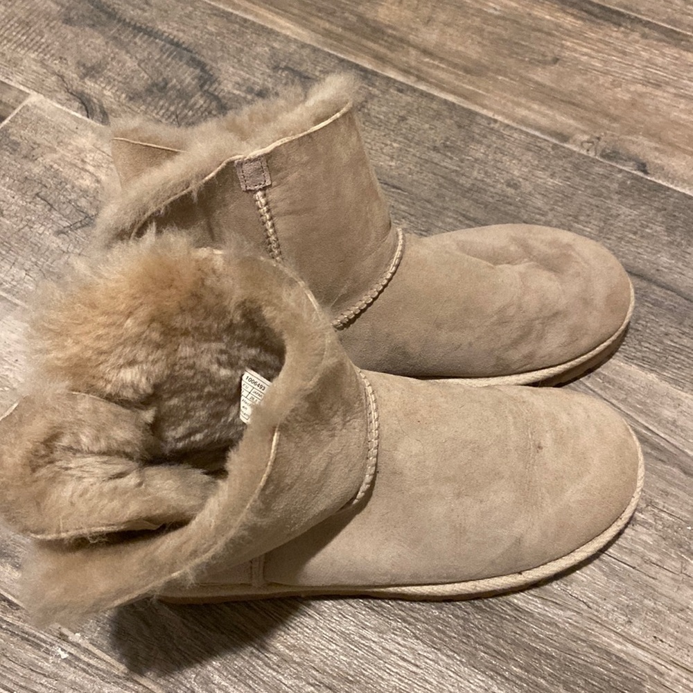 Gently worn short UGGs with cute tie in the back. Size 10